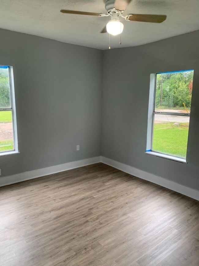 Photo - 1411 Miles St