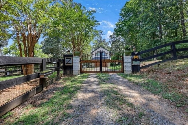 Photo - 268 Creek Bank Dr