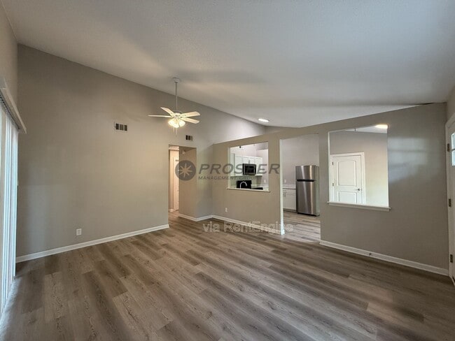 Photo - 1047 Oakcrest Dr