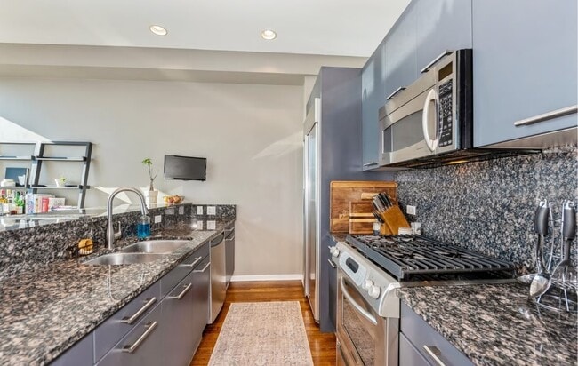 Building Photo - 110 Chelsea St Unit 6 Rental