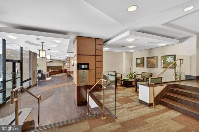 Photo - 307 Yoakum Pkwy Unit 920