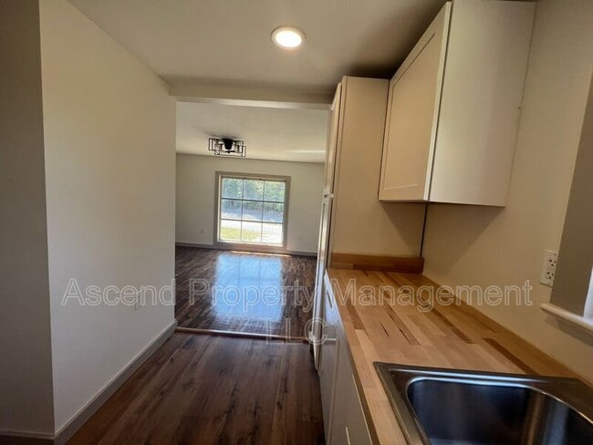 346 Julian Rd