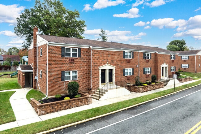 Photo - The Village at Hi-Nella