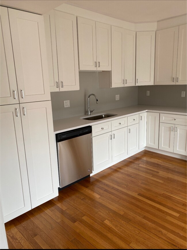 190 Kelton Unit 3