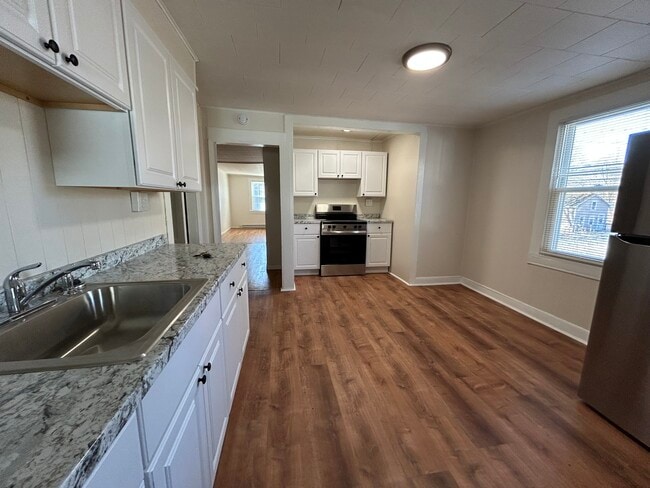 Photo - 663 Pawling Ave Unit 2L