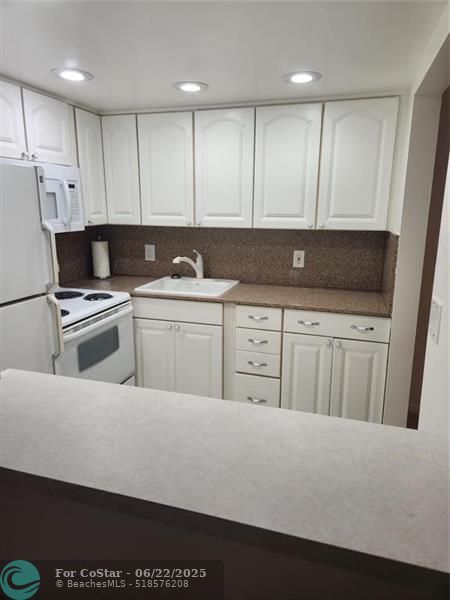 Photo - 218 Farnham J Unit 218