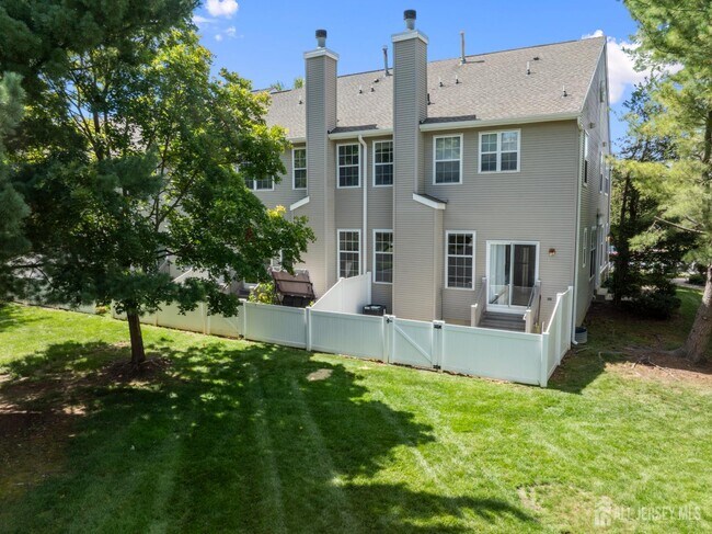 Photo - 1301 Dahlia Cir