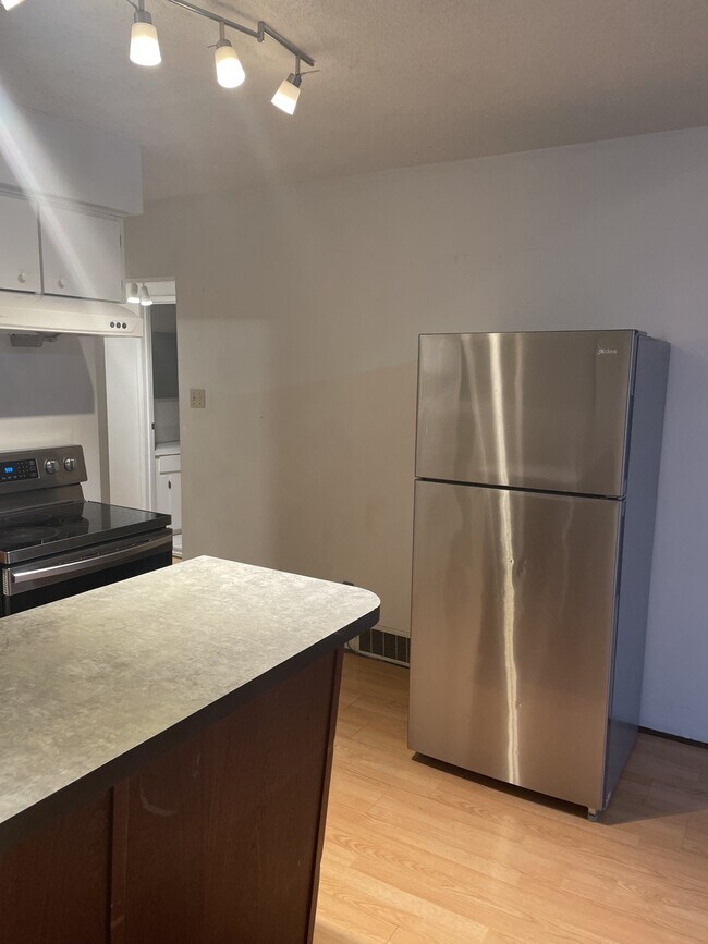 Photo - 6056 Fleming St