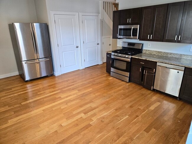 Photo - 355 Adams St