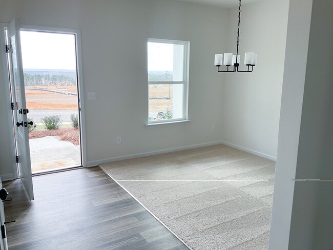 Photo - 627 Mountaintop Rd SW