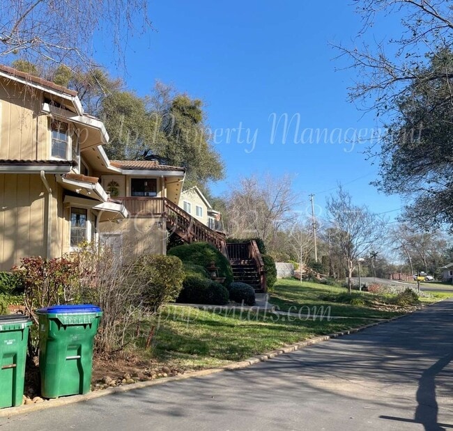 Photo - 2 Bedroom 2 Bath Home With Bonus Room off Racetrack!!!!