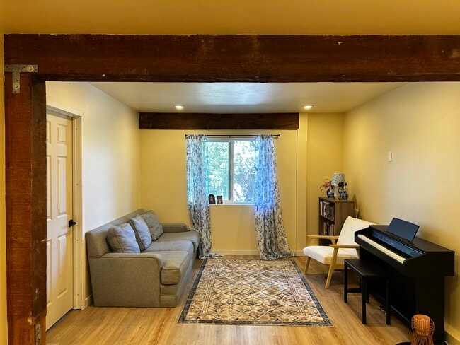 Building Photo - 2235 Sunset Dr Unit #2 Rental