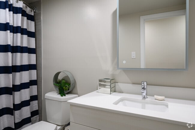 2BR, 2BA - Bath - Green Valley Manor