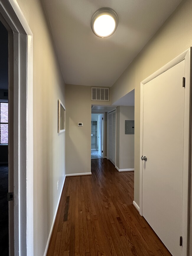 Building Photo - 1420 Chapin St NW