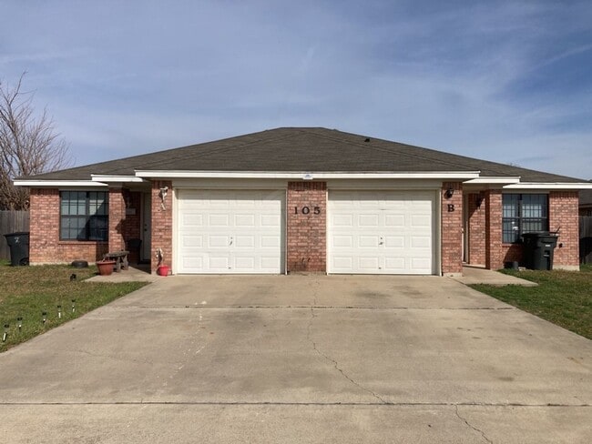 Photo - 105 Castellon Ct