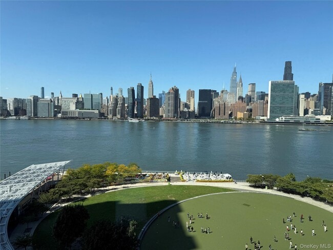 Photo - 52-03 Center Blvd Unit 928