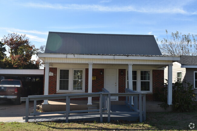 Building Photo - 1704 N Market Ave Rental