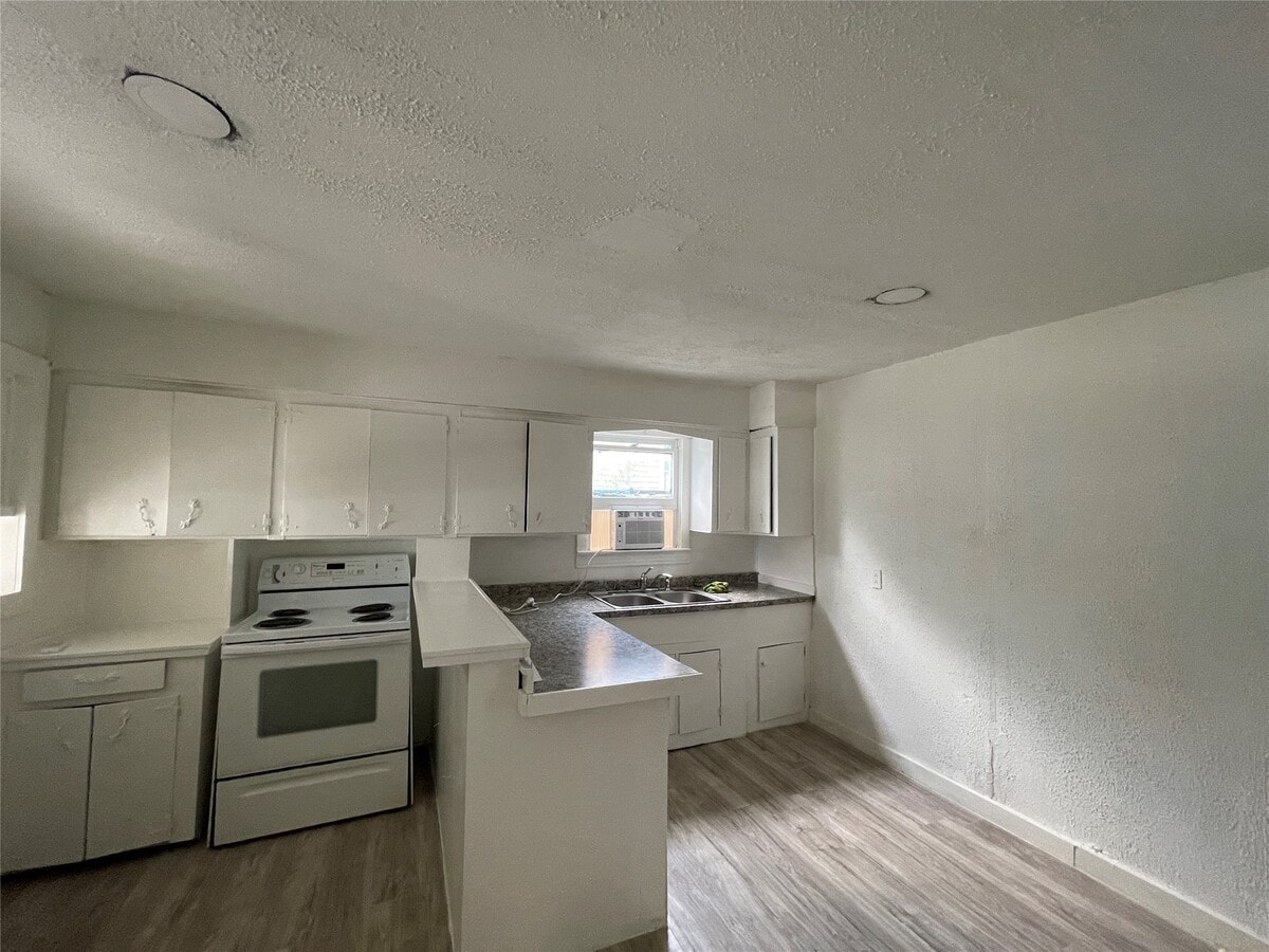Photo - 4602 Leffingwell St