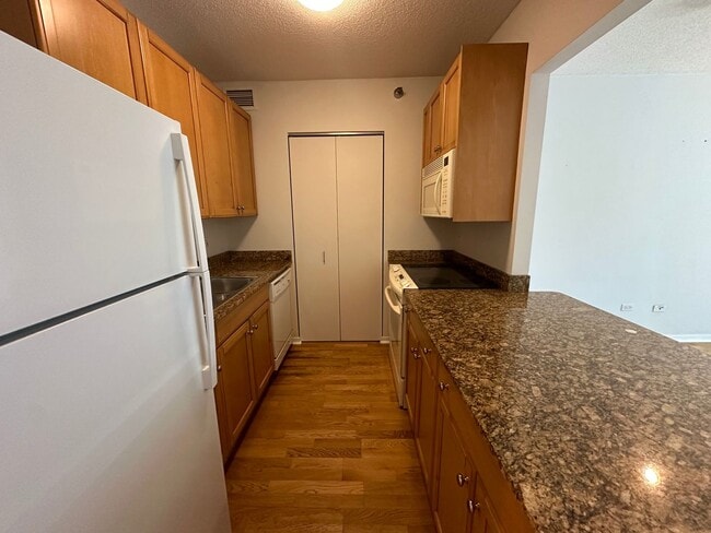 Photo - 400 N La Salle Dr Unit 906