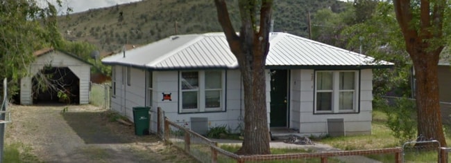 Building Photo - 2 Bedroom, 1 Bathroom Home - Located in St...