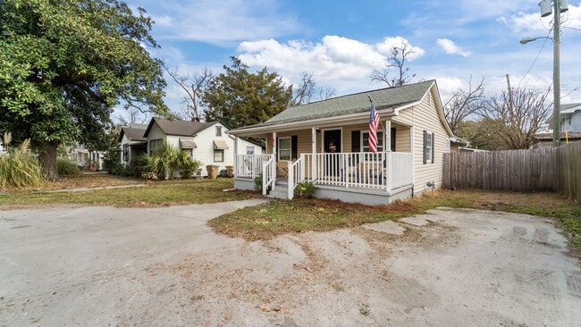Photo - Timeless Charm Meets Modern Comfort – 2BR Home in Port Wentworth