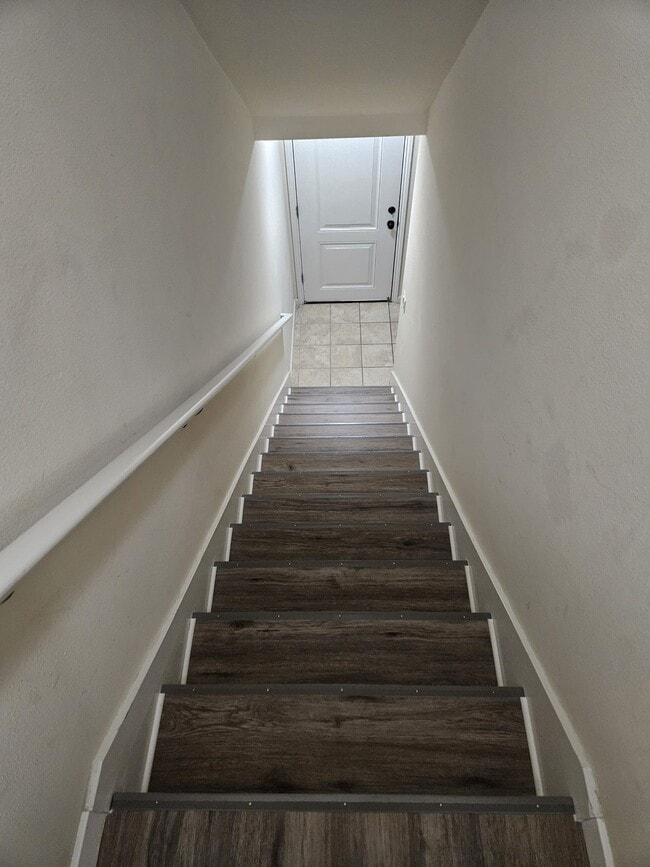 Stairs 2 - 895 SW 170th Ave