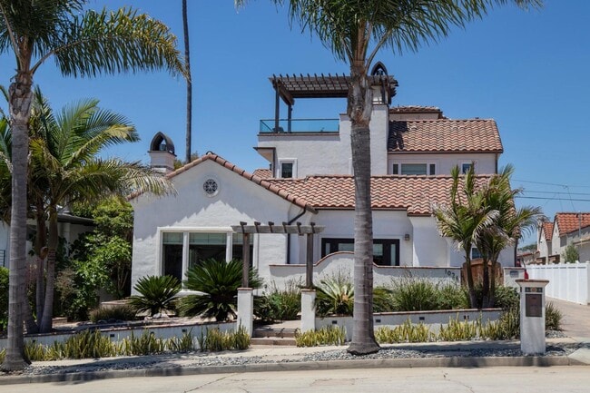 Building Photo - Prestigious Ocean View Retreat – Fully Rem... Rental