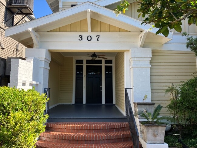 Building Photo - 307 Stratford St Unit 2