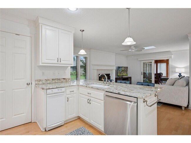 Photo - 145 Holly Ln N