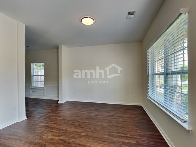 Photo - 236 Addlestone Cir