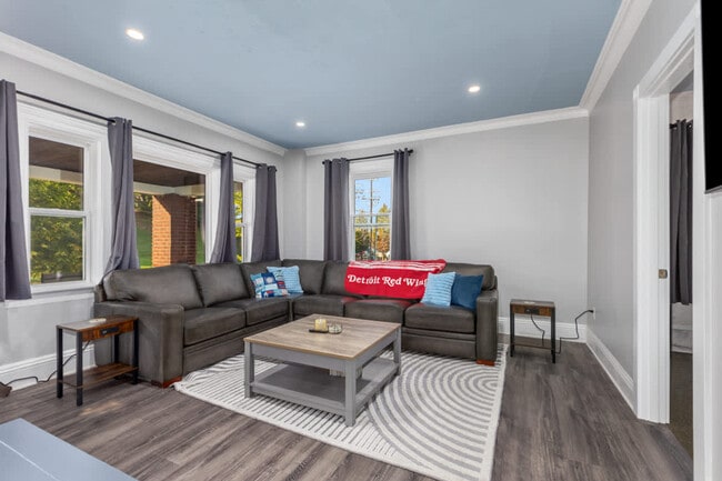 Building Photo - 21 Coldbrook St NE Unit ID1364139P