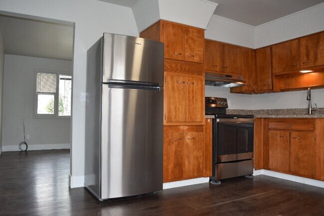Photo - 1617 9th St W