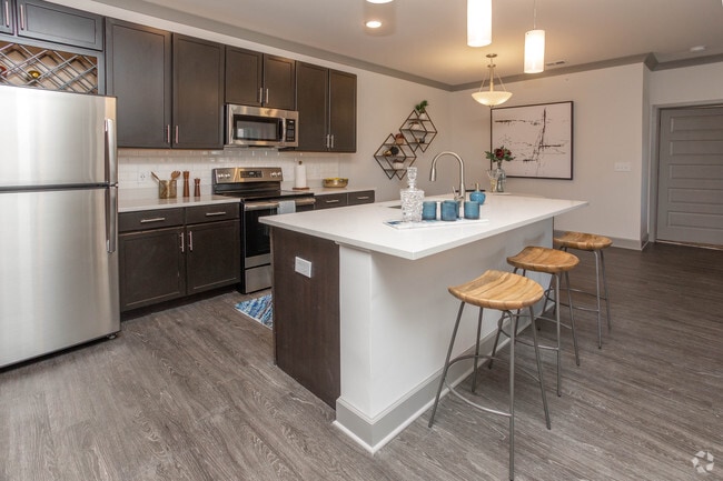 2BR, 2BA - Kitchen