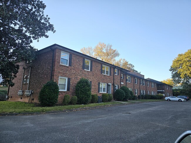 Photo - 718 E Maple Ave