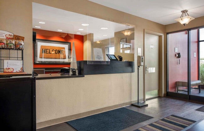 Furnished Studio-Pittsburgh - Airport