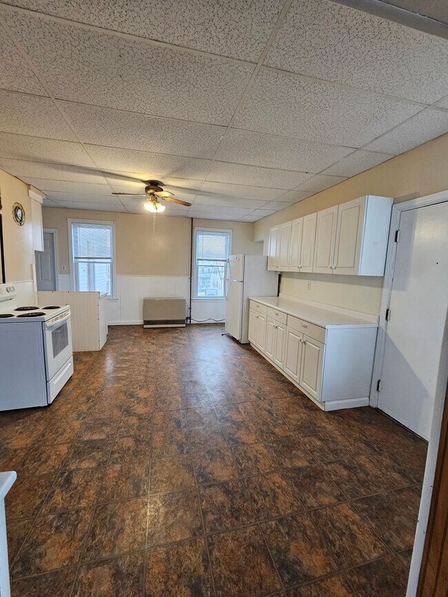 Photo - Spacious 3 Bedroom, 1 Bath Apartment Unit 2
