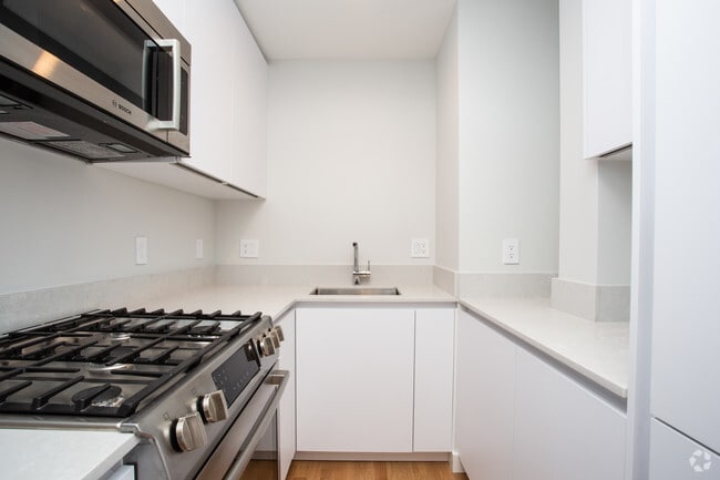 Interior Photo - 1410 Columbia Rental