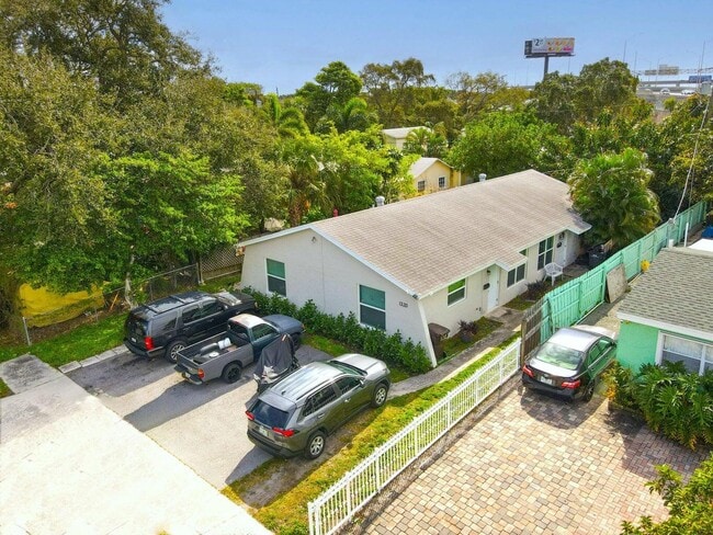 Photo - 1320 Wellington St