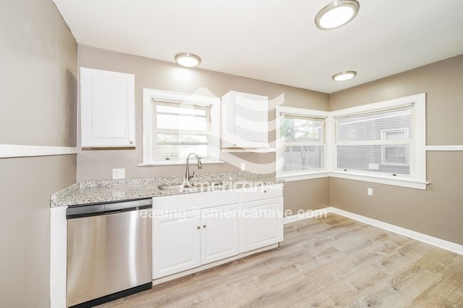 3251 Amherst Ave