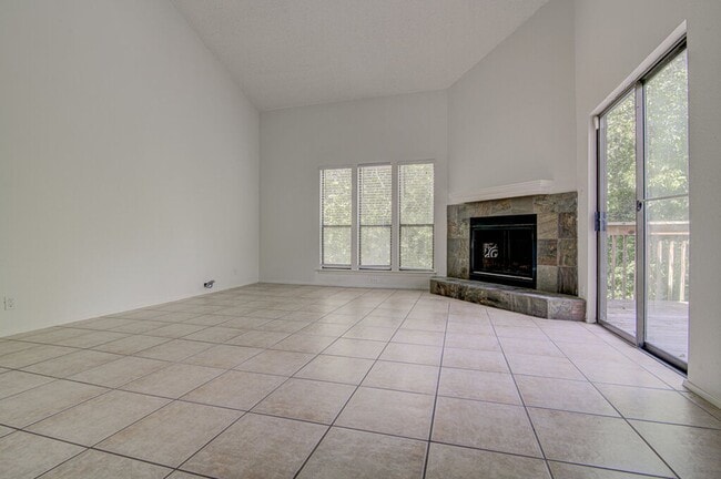Photo - 3558-3560 Ranch Road 2222 Unidad 3560 RR 2222
