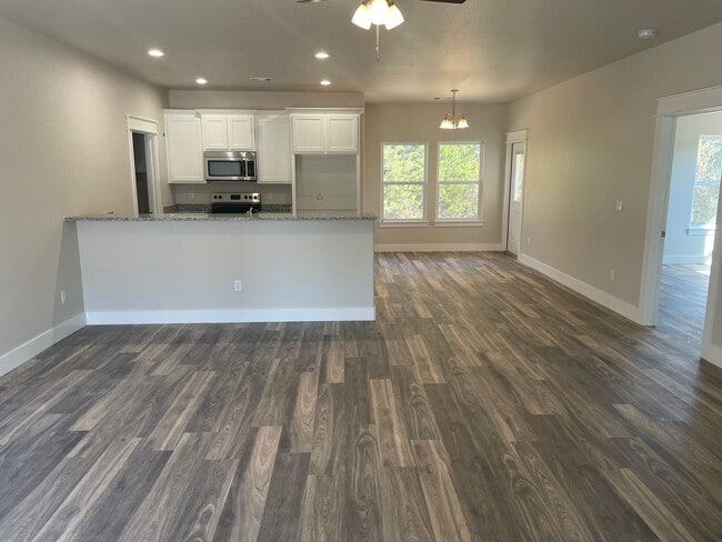 Photo - Beautiful 3/2 home in convenient location