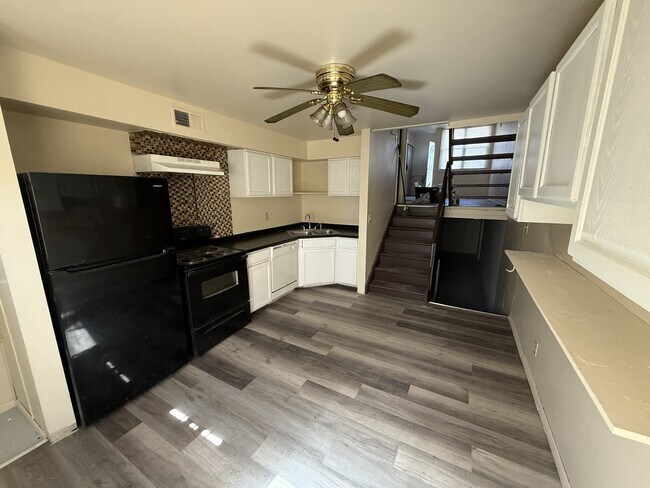 Photo - 9010 N 95th St