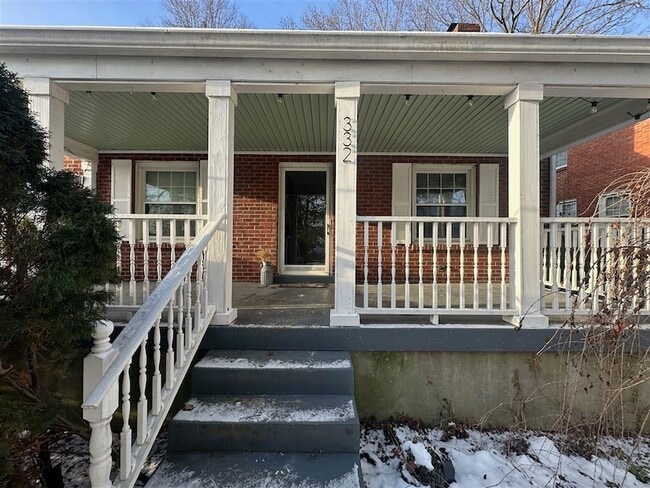 Building Photo - 332 E Esplanade Ave