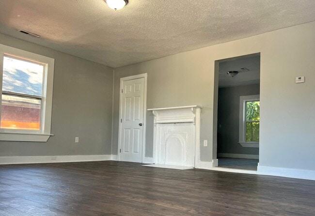 Photo - 960 Dewey St SW