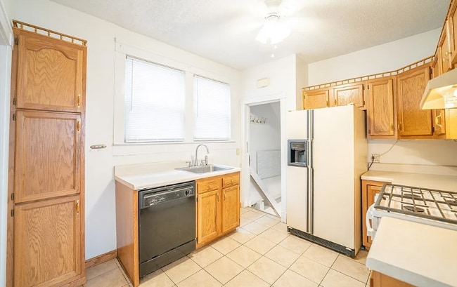 Photo - 935 Somerset Dr