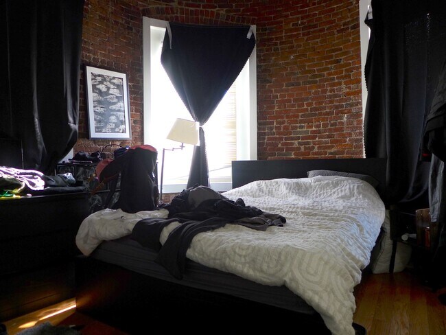 Building Photo - 34 Medfield St Unit 11 Rental