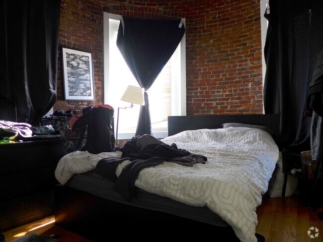 Building Photo - 34 Medfield St Unit 11 Rental