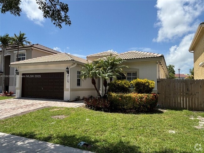 Building Photo - 9108 SW 211th Ln Rental