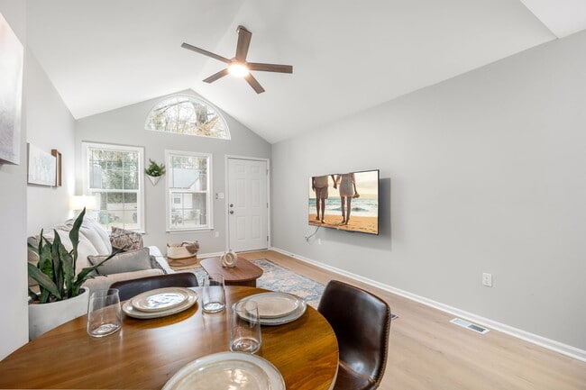 Photo - 420 Alpha St