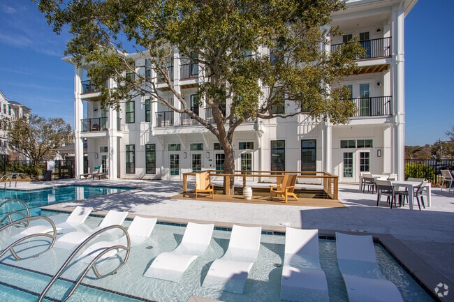 Resort Style Swimming Pool